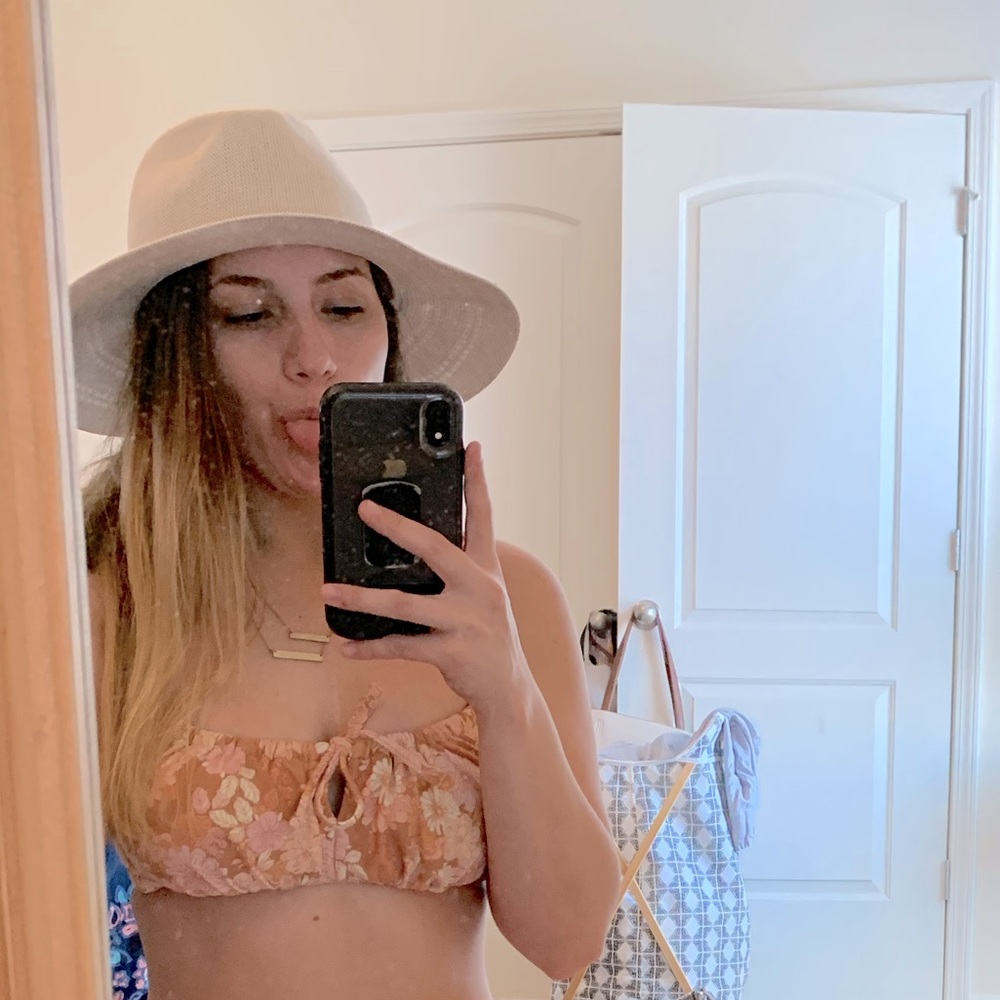 Meet your Posher, Caroline